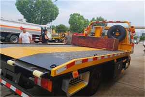 新邱区附近拖车电话号码服务